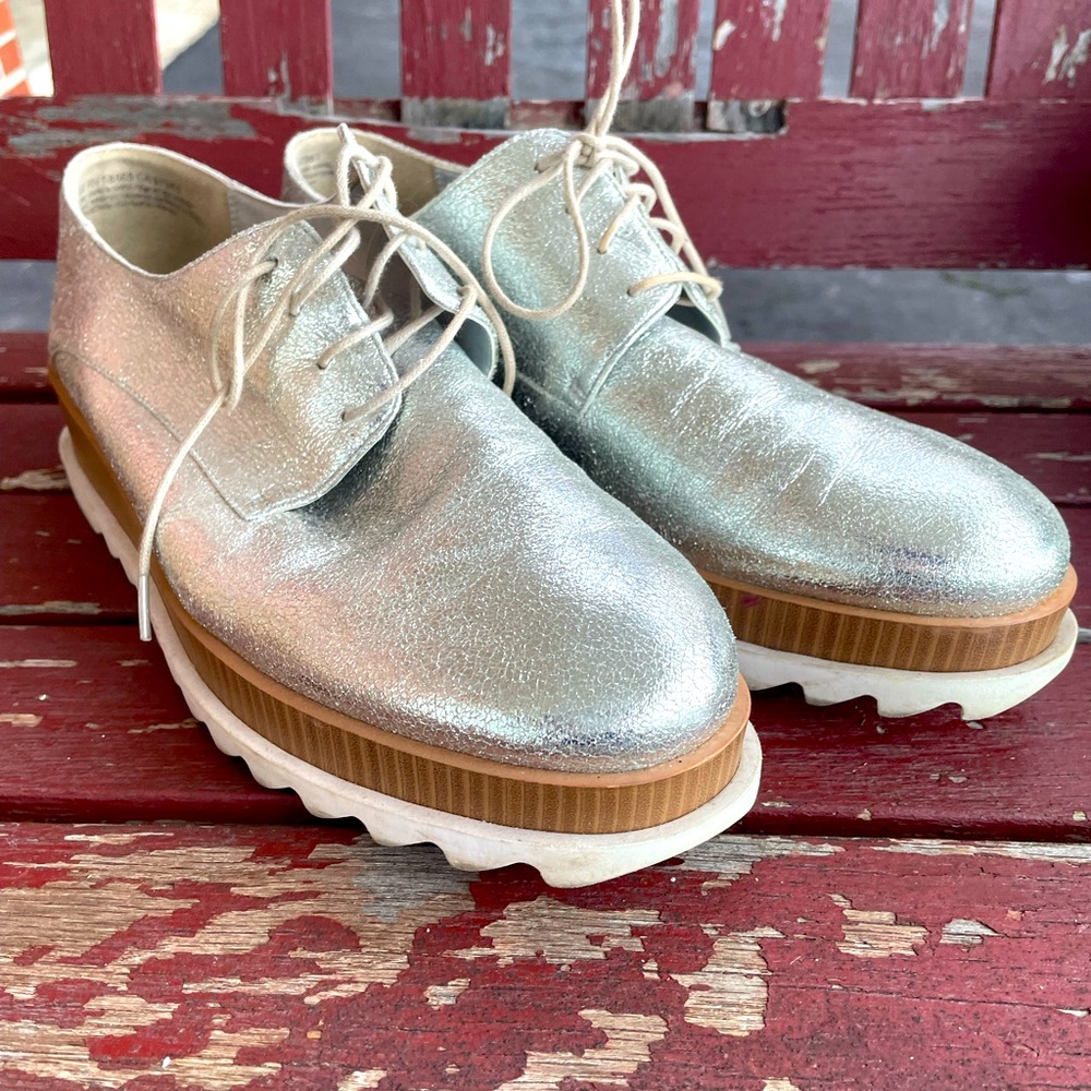 Treasure & Bond Silver Sneaker Women Size 10 EUC
